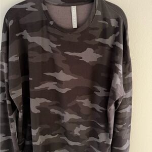 Athleta black camo Long Sleeve lightweight crew neck sweatshirt